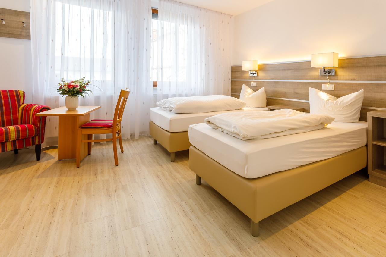 Hotel Spitzenpfeil Michelau in Oberfranken エクステリア 写真