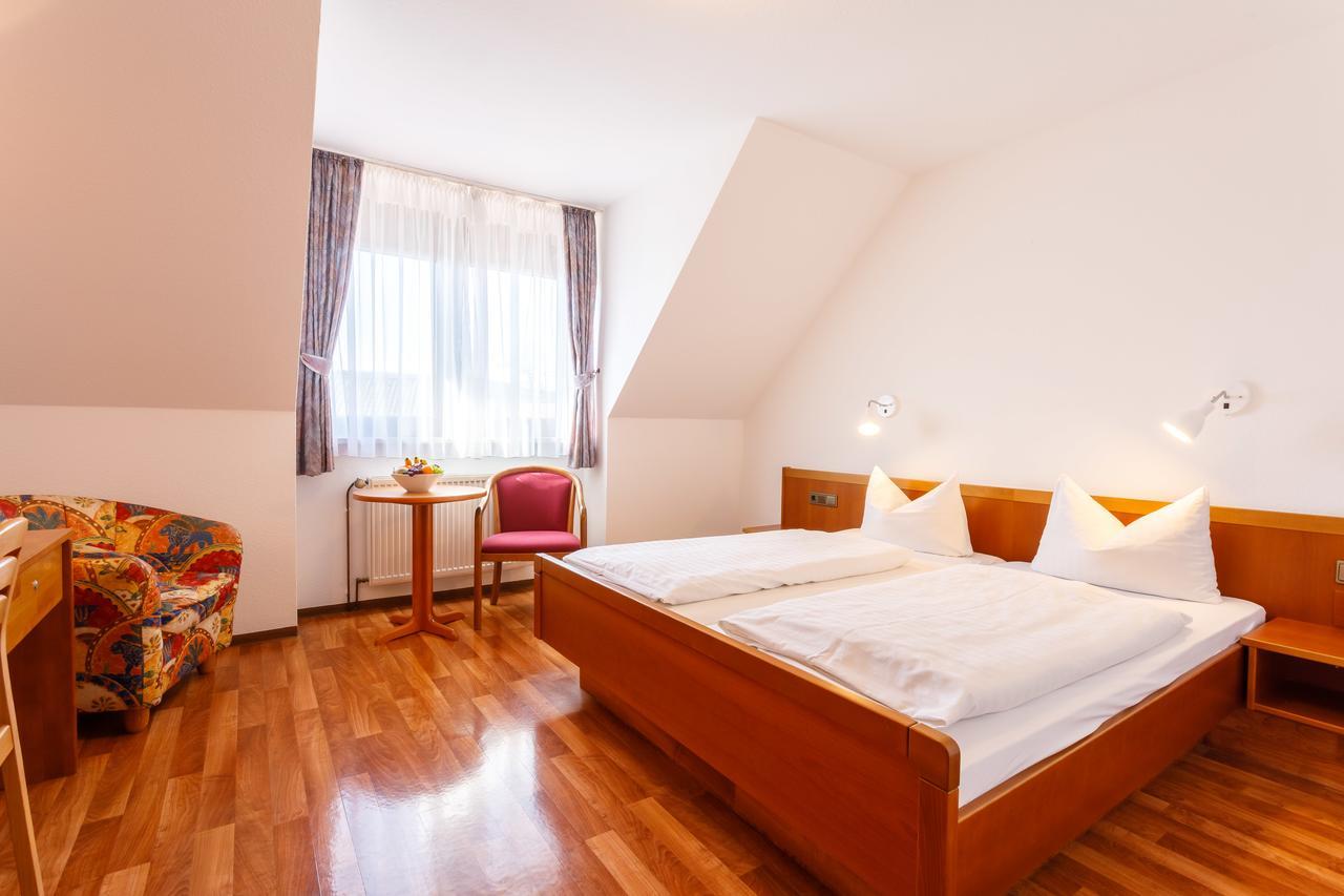 Hotel Spitzenpfeil Michelau in Oberfranken エクステリア 写真